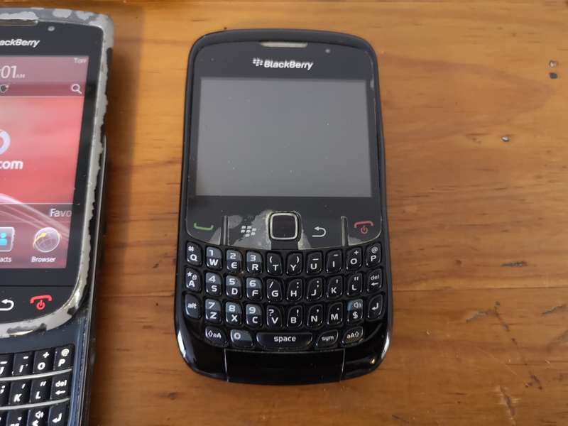 Blackberry phones lot *please read description*