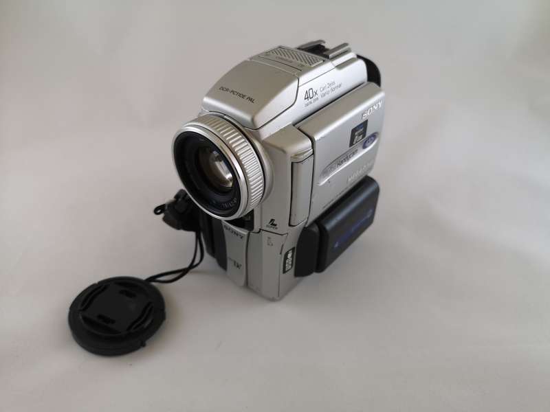 Sony Handycam DCR-PC110E PAL MiniDV Camcorder