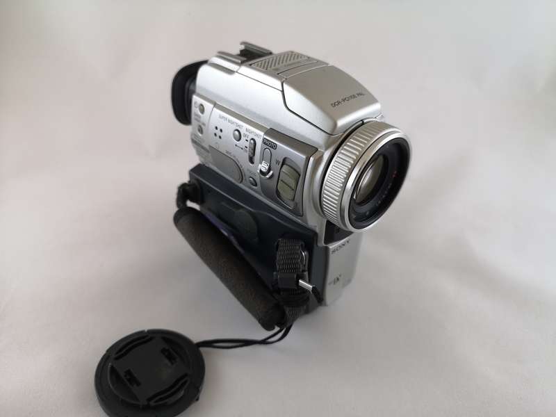 Sony Handycam DCR-PC110E PAL MiniDV Camcorder