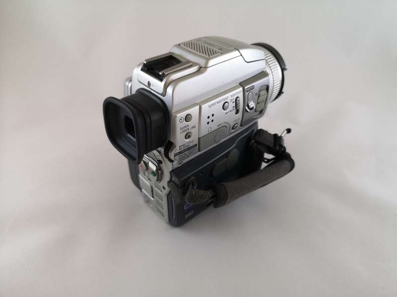 Sony Handycam DCR-PC110E PAL MiniDV Camcorder