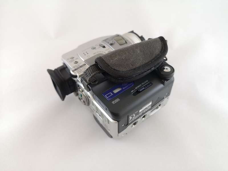 Sony Handycam DCR-PC110E PAL MiniDV Camcorder