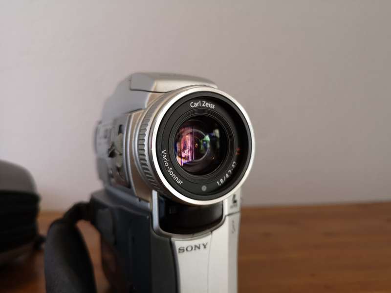 Sony Handycam DCR-PC110E PAL MiniDV Camcorder