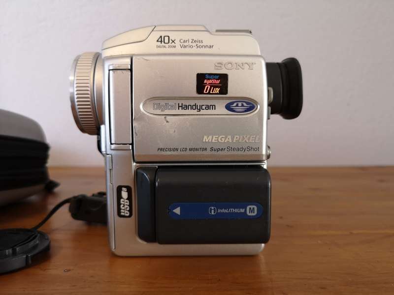Sony Handycam DCR-PC110E PAL MiniDV Camcorder
