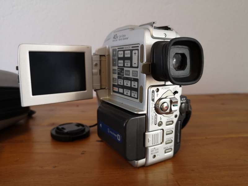 Sony Handycam DCR-PC110E PAL MiniDV Camcorder