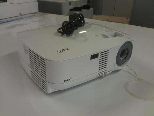 NEC VT480 projector