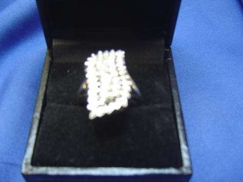 9ct Gold Diamond Chips ring