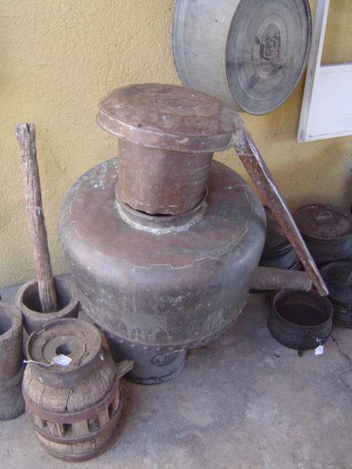Vintage copper still for moonshine Koper stookketel