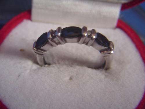 9ct white gold and diamond saphire ring