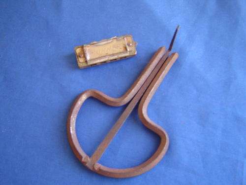 Trompie Jewish harp and Hohner harmonica miniature