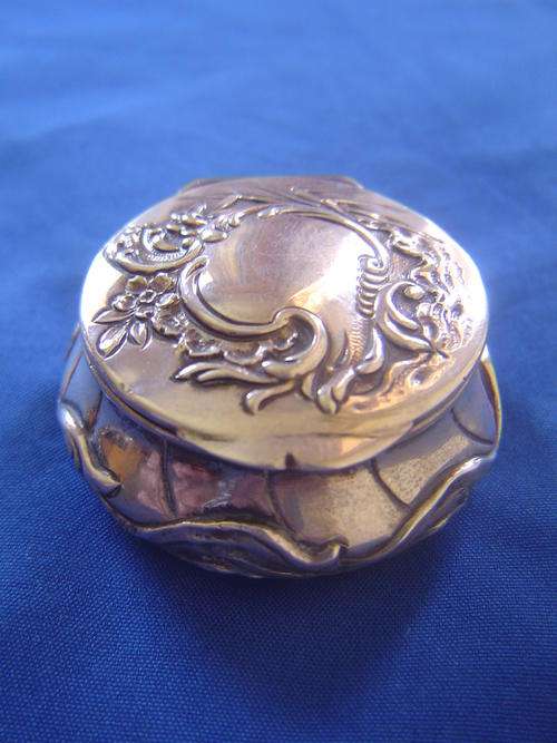 Solid French Silver pill box or powder box Pirre Gauard of Paris 1886-1895