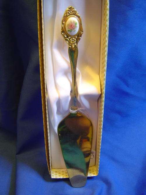 24ct Gold Plated Cake Lifter Boxed