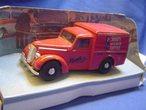 Dinky Matchbox DY-8 1948 Commer 8 CWT Van 1:43 MIB