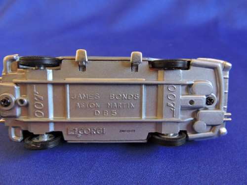 Corgi Toys James Bond ASTON MARTIN DB 5 Mint In Box ....