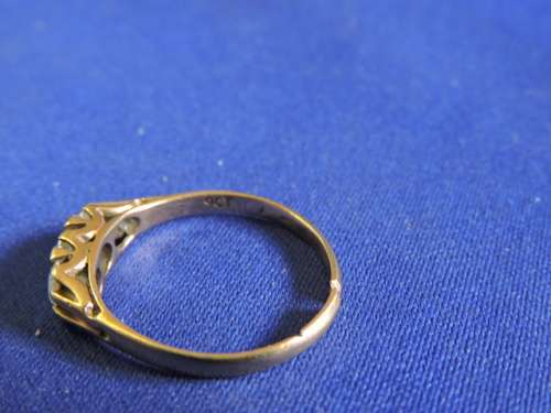 9ct Gold ring with 3 x white stones