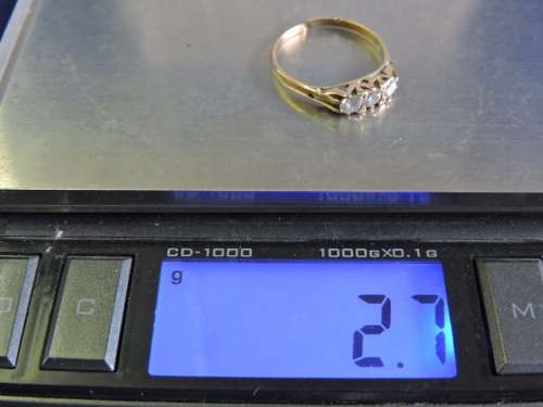 9ct Gold ring with 3 x white stones