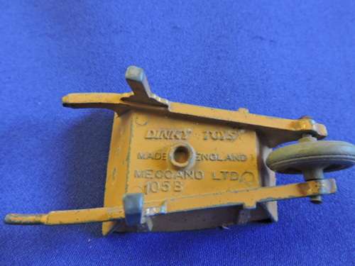 DINKY TOYS Meccano Ltd WHEEL BARROW 105B like Corgi Toys