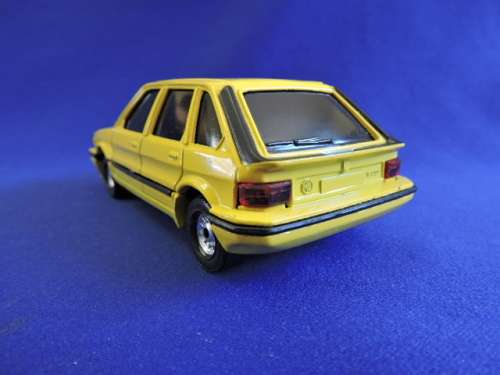 Corgi MG Maestro 1600  AUSTIN ROVER GROUP with working head and rear lights  MIB ...