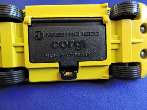 Corgi MG Maestro 1600  AUSTIN ROVER GROUP with working head and rear lights  MIB ...