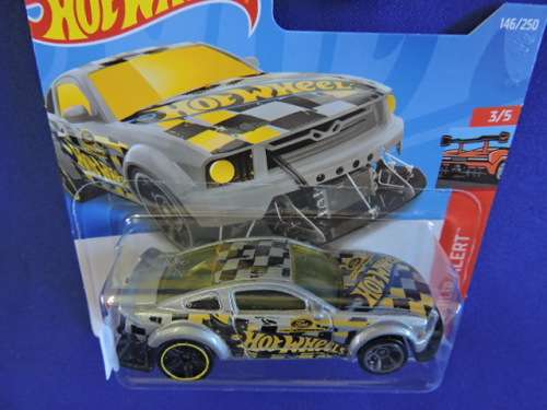 Hot Wheels FORD MUSTANG ( HW Silver )