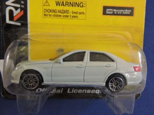 RMZ City MERCEDES BENZ E63 AMG ( Pearl White ) like Hot Wheels