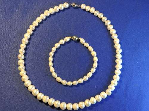 PEARL Necklace with matching Bracelet