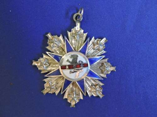Impressive White metal and Enamel MEDAL possibly Masonic or Royalty ?