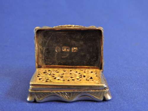 Hallmarked Sterling Silver Vinaigrette  Maker: Edward Smith  Birmingham 1843