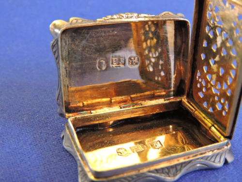 Hallmarked Sterling Silver Vinaigrette  Maker: Edward Smith  Birmingham 1843