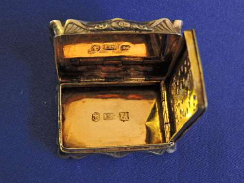 Hallmarked Sterling Silver Vinaigrette  Maker: Edward Smith  Birmingham 1843