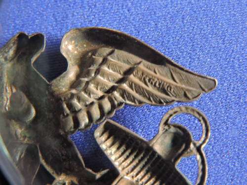 WW II NAVY USN OFFICER`S VANGUARD 1/20 10KT GOLD FILLED & STERLING SILVER BADGE Military Item.