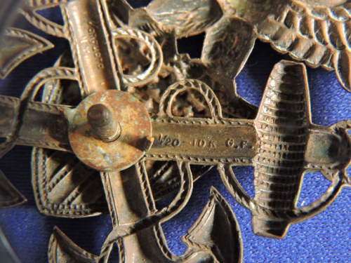 WW II NAVY USN OFFICER`S VANGUARD 1/20 10KT GOLD FILLED & STERLING SILVER BADGE Military Item.