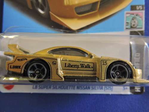 Hot Wheels NISSAN Super silhouette Silvia S15 ( Liberty Walk  Gold ) Like Datsun
