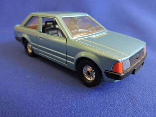 Corgi Toys FORD ESCORT 1.3 GL  ( Blue )  Like Dinky Toys