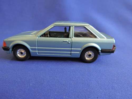 Corgi Toys FORD ESCORT 1.3 GL  ( Blue )  Like Dinky Toys