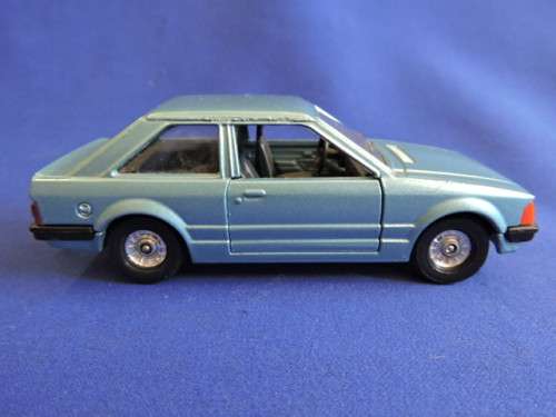 Corgi Toys FORD ESCORT 1.3 GL  ( Blue )  Like Dinky Toys