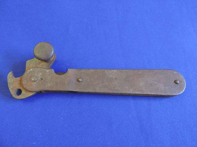 Vintage WW2 GERMAN WEHRMACHT SIEGER OELEN METAL CAN TIN BOTTLE OPENER Military