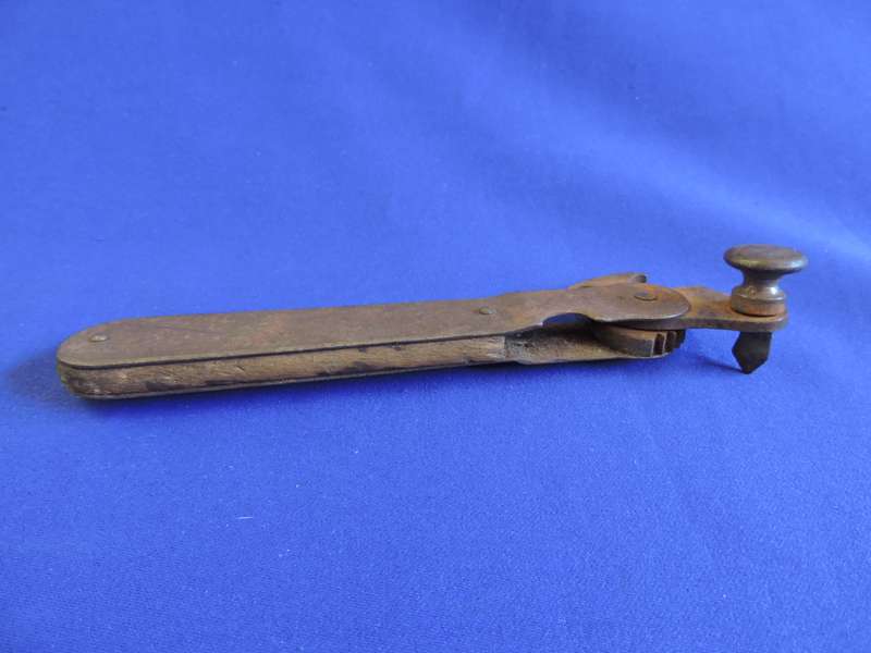 Vintage WW2 GERMAN WEHRMACHT SIEGER OELEN METAL CAN TIN BOTTLE OPENER Military