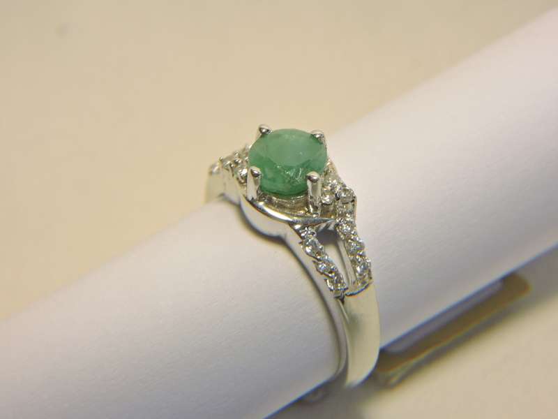 Sterling Silver Emerald & Zirconia (green stone) ring.