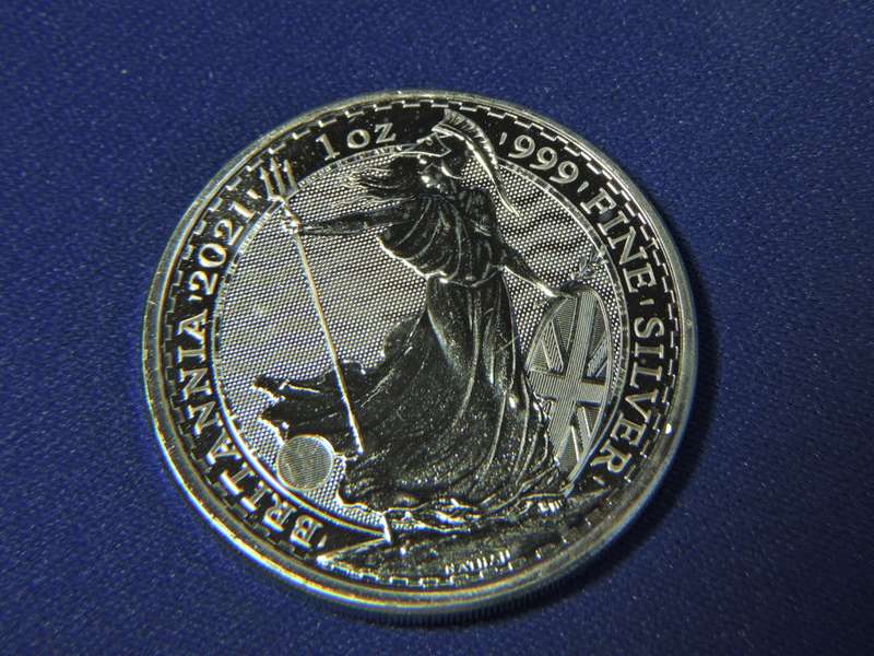 1 oz Fine Silver Coin .999 Britannia 2021  2 Pound Coin  Like silver Krugerrand.