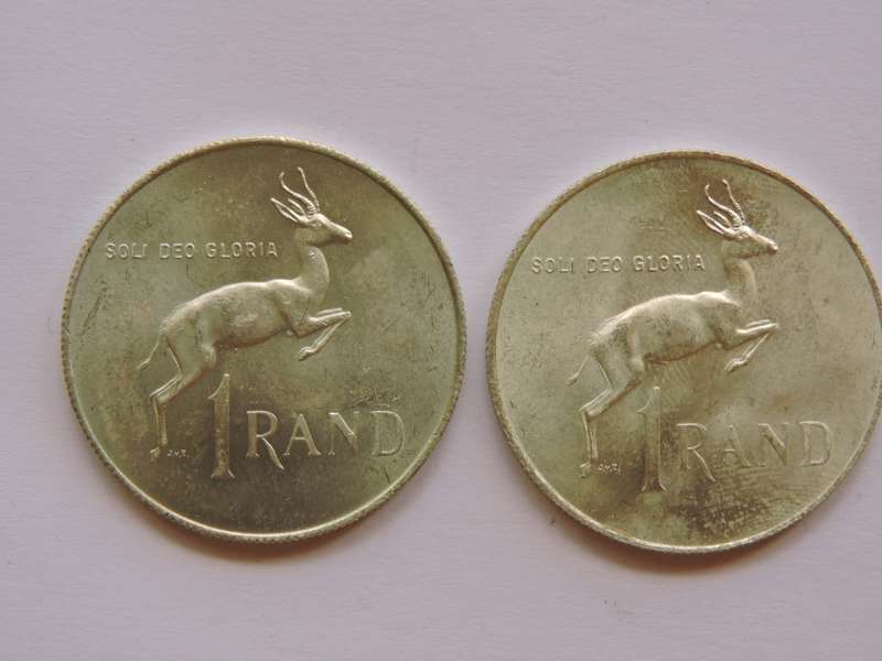 1968 Silver One Rand Coin R1 Rand   Both Afrikaans and English in pouch.