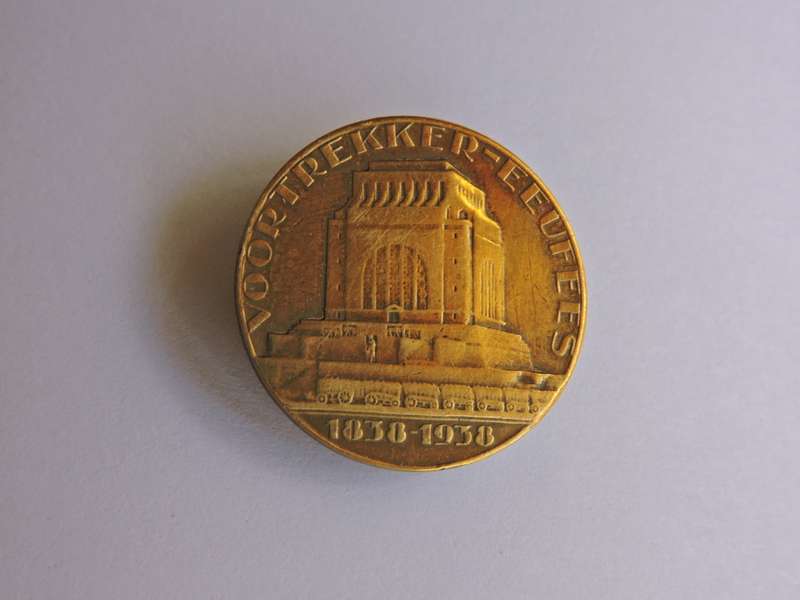 Voortrekker Eeufees 1838 - 1938 Brass Button Badge Like Military insignia