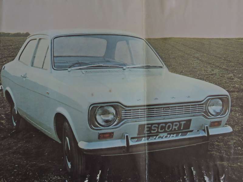 Ford Escort advertising brochure.  Awesome pics   # LOOK #