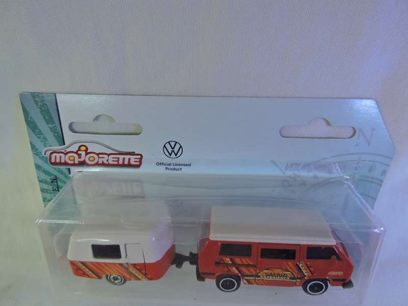 Majorette Volkswagen VW Kombi & Caravan ( Safari experience Red & White ) like Hot Wheels