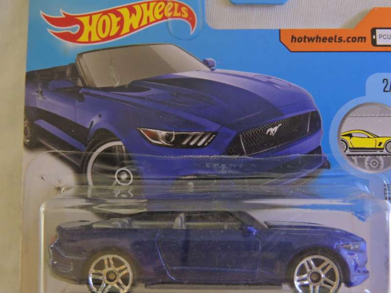 Hot Wheels FORD Mustang GT Convertible ( Royal Blue )