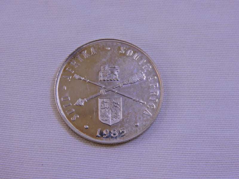 Proof 1985 R1 Silver Coin Parliament  in SA Mint box