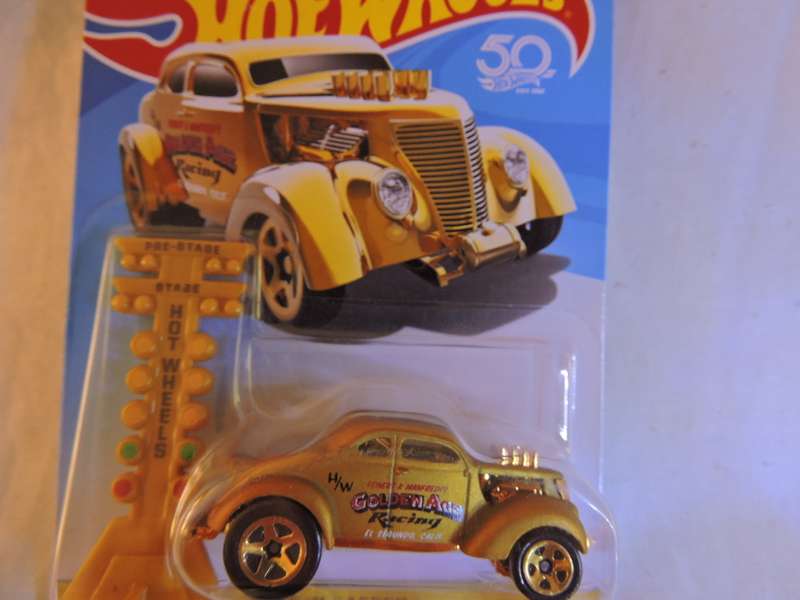 Hot Wheels Pass n Gasser ( GOLD ) Like Chevy and Ford