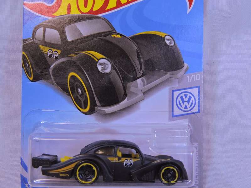 Hot Wheels Volkswagen VW Beetle ( Matt Black Kafer Racer ) Mooneyes Long Card