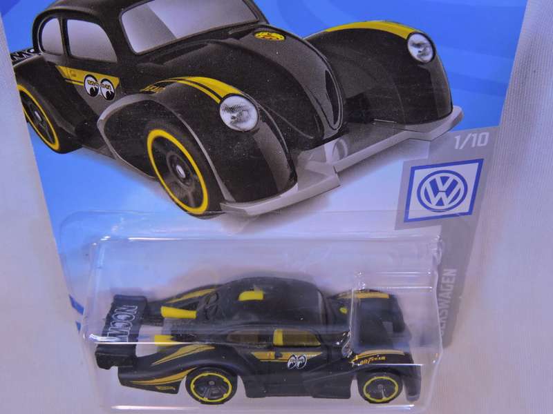 Hot Wheels Volkswagen VW Beetle ( Matt Black Kafer Racer ) Mooneyes Long Card