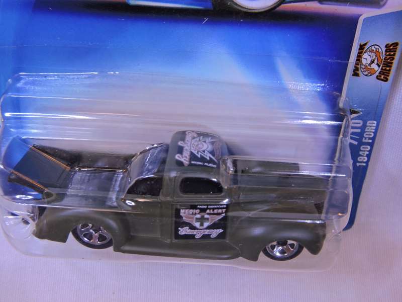 Hot wheels FORD Pick up Bakkie ( Matt Grey ) Medic Alert Work Crewsers Long Card