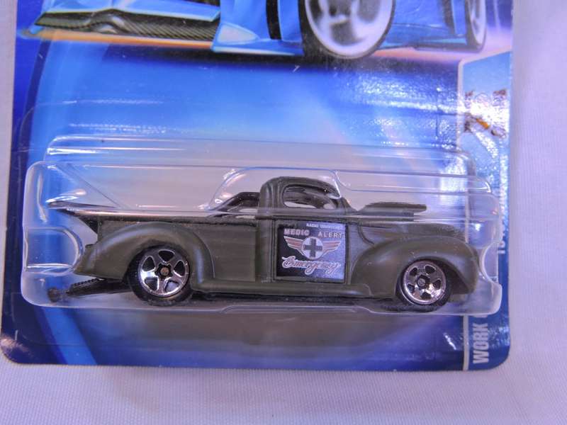 Hot wheels FORD Pick up Bakkie ( Matt Grey ) Medic Alert Work Crewsers Long Card